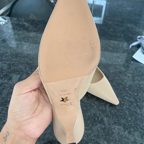Christian Dior in powder nude heels - Picture 3 of 6